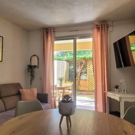 Appartement 5 Couchages + Jardin A 150M Des Plages Saint-Raphael  Exterior photo